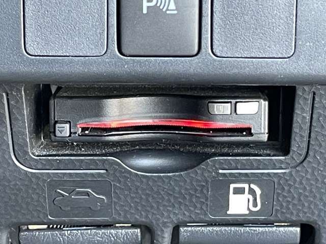◆【ETC】有料道路を利用する際に料金所で停止することなく通過できる、ETC車載器（ノンストップ自動料金収受システム機器）が装備されています。セットアップを行うことで利用可能になります。