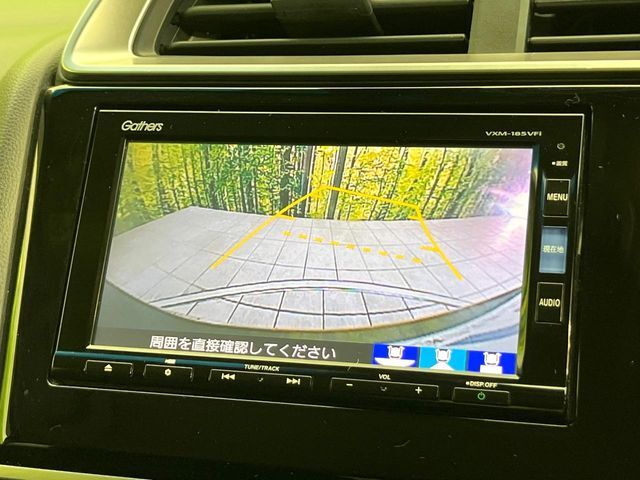 【バックカメラ】駐車時に後方がリアルタイム映像で確認できます。大型商業施設や立体駐車場での駐車時や、夜間のバック時に大活躍！運転スキルに関わらず、今や必須となった装備のひとつです！