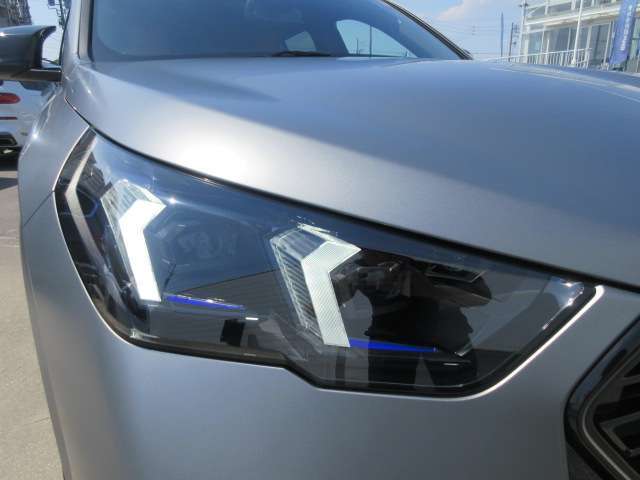LEDヘッドライトで視界も良好です。見た目も恰好良いです。