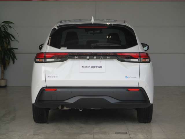 e-POWERとは、エンジンで発電してモーターで走るシステムです。そのため、燃費が良く、走り出しもなめらかです。走行モードの自動制御によって、ブレーキを踏む回数も減るなどのメリットも♪