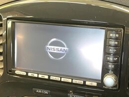 【純正ナビ】人気の純正ナビを装備しております。ナビの使いやすさはもちろん、オーディオ機能も充実！キャンプや旅行はもちろん、通勤や買い物など普段のドライブも楽しくなるはず♪