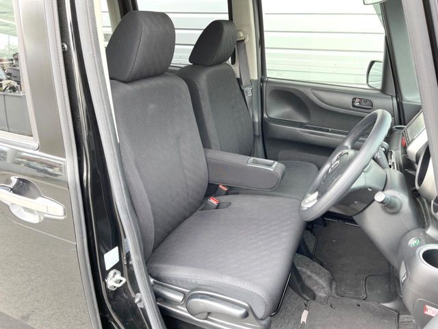 運転席シート廻りは使用感も少なく、良好な状態となっています。丁寧に使われていたことがよくわかりますね。