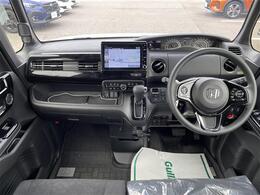【インパネ全体】全方位で視界が広く、高い目線で運転もしやすいです！