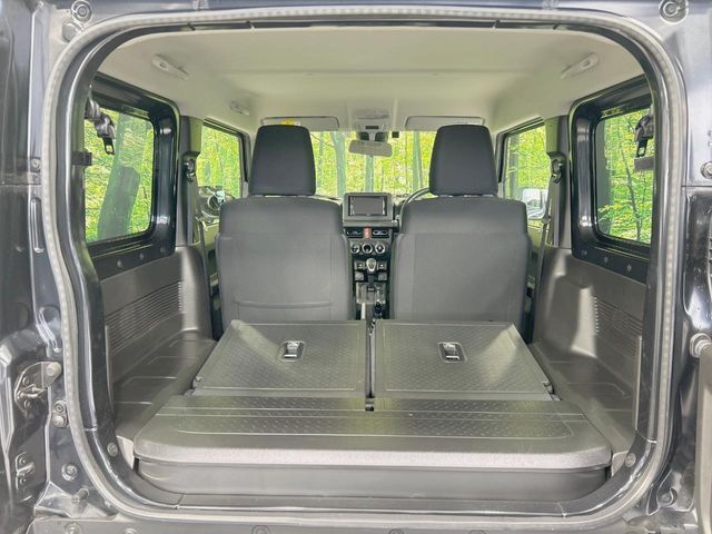 普段のお買い物や通勤、送迎等に十分な荷室スペースを確保しております。セカンドシートを倒すと、大きな荷物の積載も可能です♪