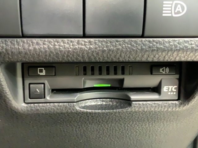 いまや快適なカーライフに欠かせないETCが付いています。