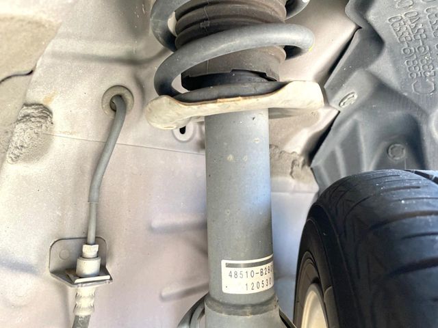 お車を安心してお乗りいただく為には、足回りの定期点検が欠かせません。サービスサポート（有償保証）では無料点検もご提供しており、安心のカーライフをお過ごしいただけるサポート体制が整っています。