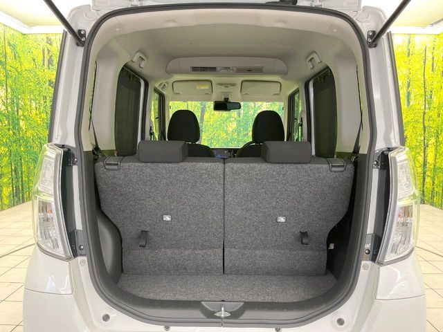 積み下ろしのしやすいデッキにはたっぷりと荷物を積み込んでいただけます。遊びから仕事まで、様々なシーンで頼れます♪