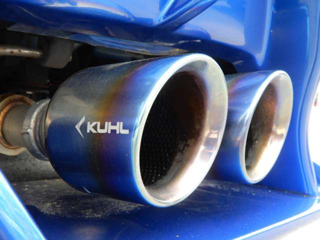 KUHL製4本出しマフラー！エアロバンパーも相まって見た目のインパクトは◎！