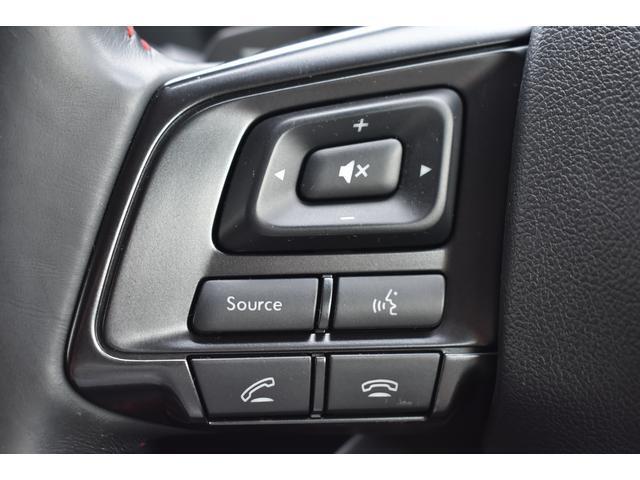 ステアリングオーディオリモコン 運転中でも音量調整やモード変更などハンドルから手を離さなくても操作が可能です。