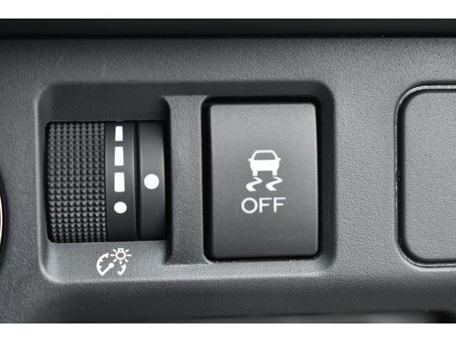 VDC OFFスイッチ 雪や砂利などで覆われた急登坂路で発進する時、ぬかるみや深い雪にタイヤが埋まった状態から脱出する時などに押してください。適度にスリップさせ発進・脱出のサポートをします。