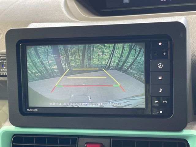 【バックカメラ】駐車時に後方がリアルタイム映像で確認できます。大型商業施設や立体駐車場での駐車時や、夜間のバック時に大活躍！運転スキルに関わらず、今や必須となった装備のひとつです！