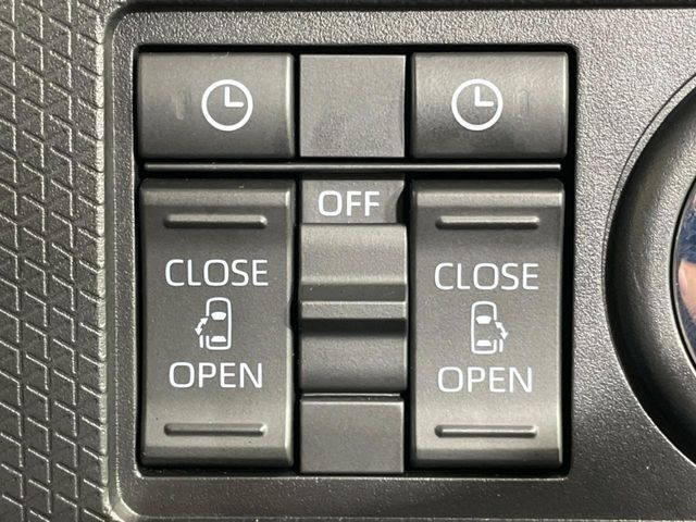 【両側パワースライドドア】スマートキーや運転席のスイッチで後席両側スライドドアの開閉が可能♪電動だから力を入れてドアを開ける必要が無く、小さなお子様でも簡単に開け閉めでき快適です♪