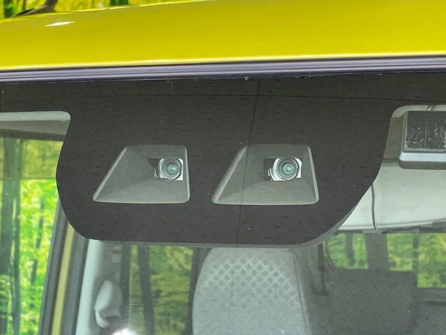 【スマートアシスト】走行中に前方の車両等を認識し、衝突しそうな時は警報とブレーキで衝突回避と被害軽減をアシスト。より安全にドライブをお楽しみいただけます。
