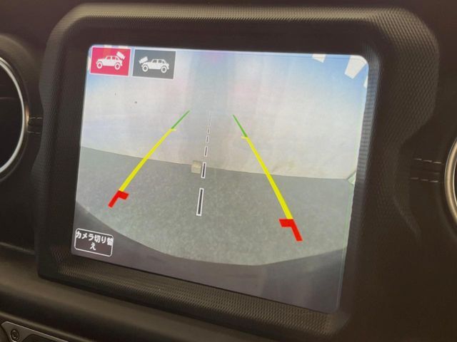 ●ガイドライン付きバックカメラ：不安な駐車もこれで安心！ガイドライン付きなので狭い箇所での駐車もラクラクです！
