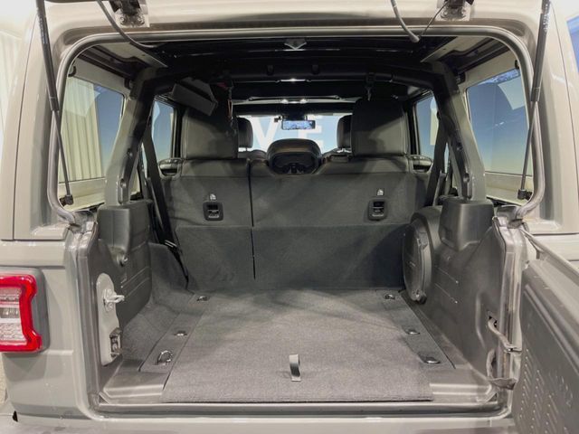 ●トランクルーム：趣味が広がる収容スペース！これだけの広さがあればお買い物やレジャーなどにも最適です！使用感も少なくきれいな状態を維持しております。