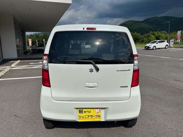 ＜中古自動車販売士在籍店＞～今日もあなたがハッピーだとうれしい～車買うなら、100万ドルにご相談ください。安心と信頼に応えるプロフェッショナル在籍店です