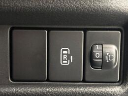 【パワースライドドア】スマートキーや運転席のスイッチでスライドドアの開閉が可能♪電動だから力を入れてドアを開ける必要が無く、小さいお子様でも、重い荷物を持っている時もラクに開け閉めできます♪