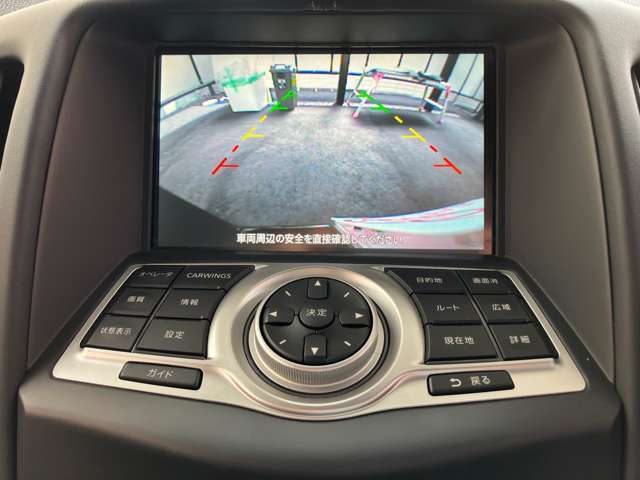 メーカー指定バックモニターです。駐車するときにはかなり便利ですね。
