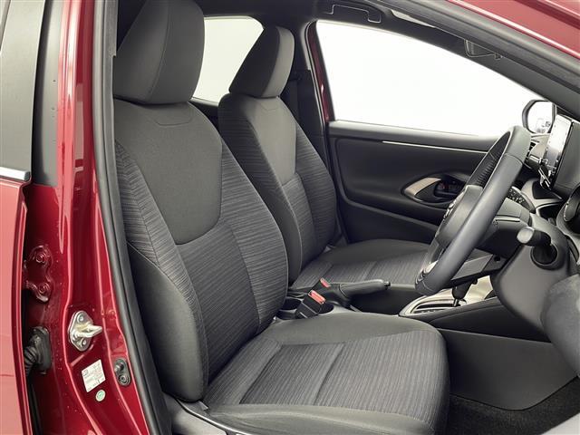 【運転席】座り心地が良いシートなので長時間の運転でも快適にお過ごしいただけます。新品のフロアマットのご注文も可能です。掲載箇所以外にご希望の写真がございましたらお気軽にお問い合わせ下さい。