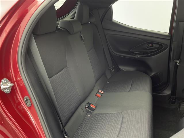 【後部座席】後席もゆったりドライブを楽しめます。ガリバーでご購入いただきましたら、内外装はプロこだわりのクリーニングで清潔なおクルマでご納車させていただきます！店舗での現車確認も承っています！