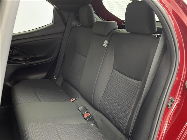 【後部座席】後席もゆったりドライブを楽しめます。ガリバーでご購入いただきましたら、内外装はプロこだわりのクリーニングで清潔なおクルマでご納車させていただきます！店舗での現車確認も承っています！