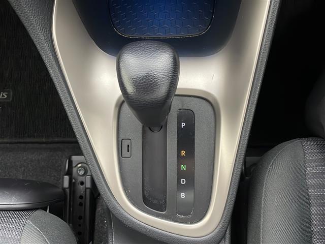 【シフトレバー】シフトも操作しやすく快適なドライブを楽しんでいただけます！