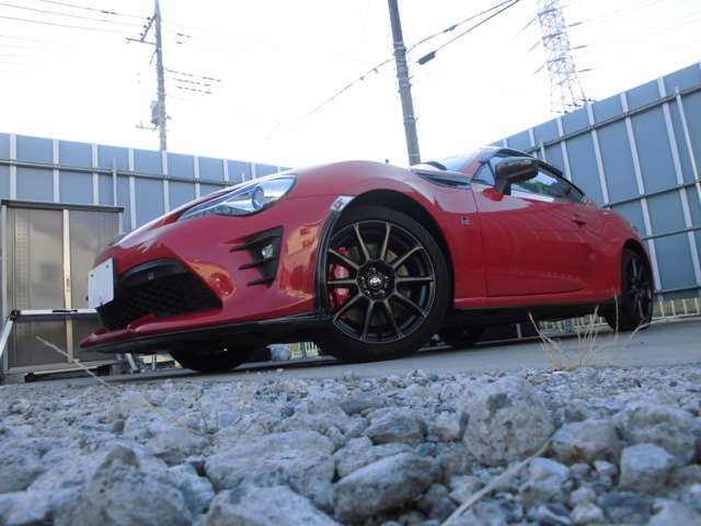 この度は、当店のお車をご検討頂き誠に有難うございます！お客様がご検討しやすいように画像を多数掲載しております！最後まで見て頂き気になることなどあれば遠慮なくメールもしくはお電話を頂ければと思います！