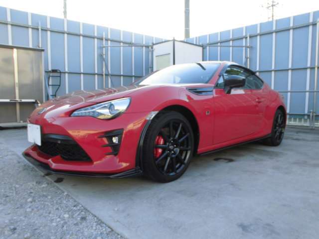 希少グレードのGRスポーツ！マニュアル6速！走行少ない20000キロ！車好きにはうれしい装備が多数付いております！レッドカラーのスポーツカーはカッコ良いです！内外装とも状態良好です！まだまだ走ります！