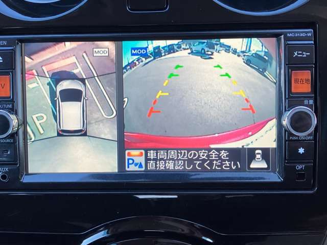 空から見下ろしているような視点で周囲を確認できるアラウンドビューモニター。駐車時にとても便利です。