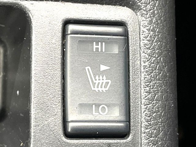 【シートヒーター】寒い日に重宝するシートヒーター！エアコンより早く温まってくれるので寒がりの人も安心ですね♪エアコンの温風は乾燥するから苦手、という方にもをおすすめです。