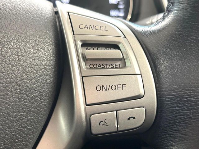 【クルーズコントロール】高速道路もラクラク走行。アクセルを離しても一定速度で走行ができ、長距離運転時の負担を軽減！加速・減速も簡単なスイッチ操作で調整できます。