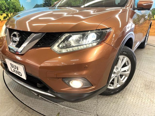 【LEDヘッドライト】悪天候や夜間走行時も良好な視界を確保し安心して運転できる高輝度LEDヘッドライトを装備！点灯速度が早く、消費電力も抑えられています。