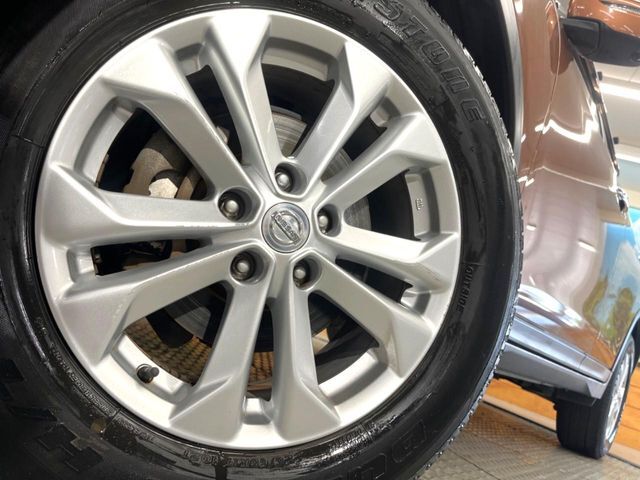 【純正17インチアルミホイール】外観にマッチした純正アルミホイールを装着しております。各種社外アルミホイールや、スタッドレスタイヤも取扱いしております。是非ご相談ください♪