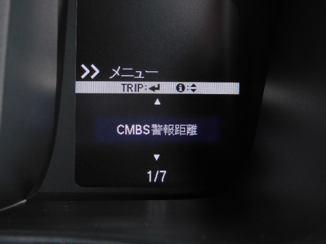 CMBS（追突軽減ブレーキ）・ミリ波レーダーと単眼カメラで前走車や歩行者」を検知。衝突する恐れがある場合音とディスプレーで警告をしさらに接近すると軽いブレーキ、強いブレーキと段階的に衝突回避を支援