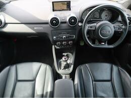 【認定中古車】Audi専門のテクニシャンが、100項目にもおよぶ精密な点検を実施。すべてをクリアしたAudi車のみが対象となります。