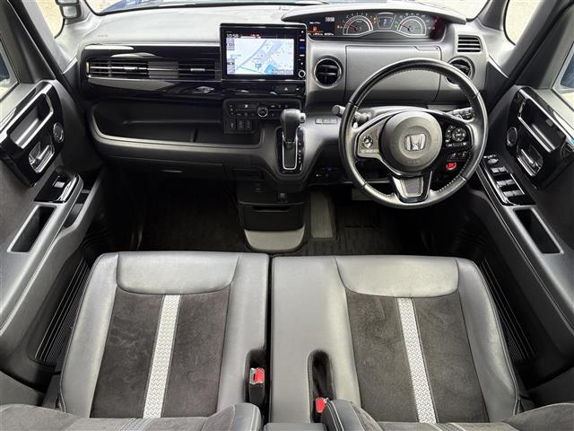 【インパネ全体】全方位で視界が広く、高い目線で運転もしやすいです！