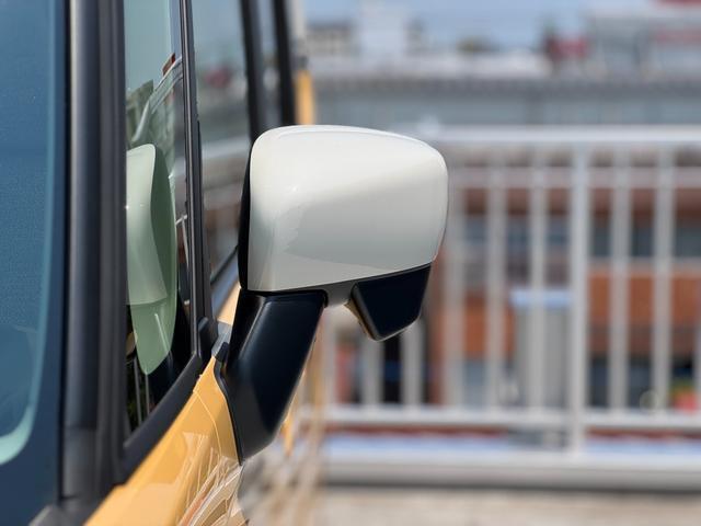 狭い駐車場でも安心。スイッチ操作だけでドアミラーの格納展開が可能。電動格納式リモコンドアミラー！
