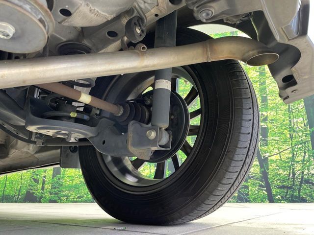 お車を安心してお乗りいただく為には、足回りの定期点検が欠かせません。サービスサポート（有償保証）では無料点検もご提供しており、安心のカーライフをお過ごしいただけるサポート体制が整っています。