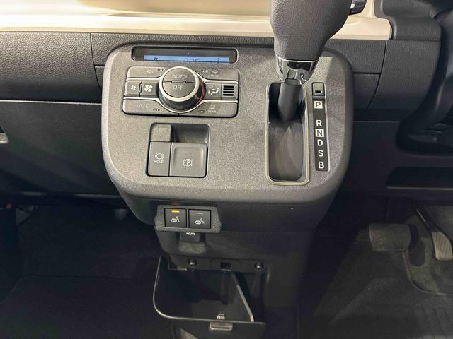 納車前にはプロのメカニックが、各部の点検を行います。ディーラーにしか出来ない品質、そしてサービスできっと満足していただけると思います！