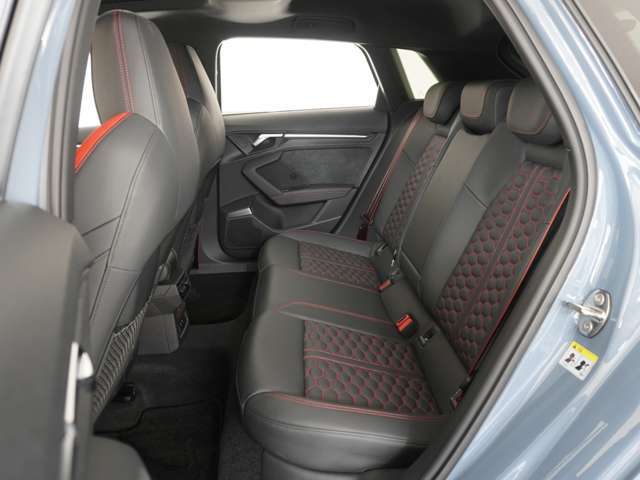 ご納車前に行います点検100項目におきまして、専用のテスターやツールを用いて細かな診断を行います。