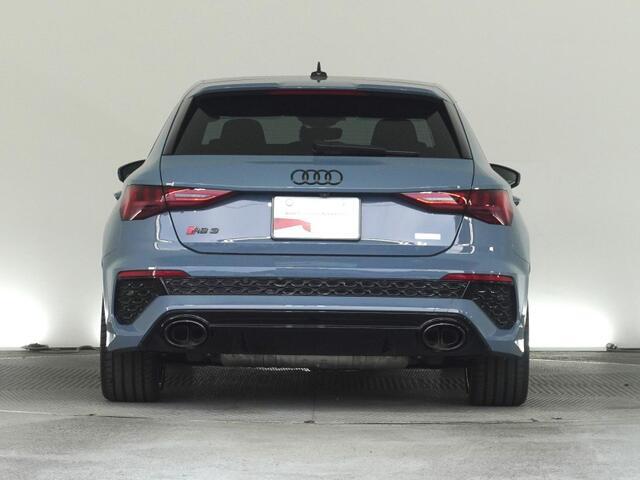 当店はアウディフォルクスワーゲンリテールジャパンの取扱車両でしたら、どちらの店舗のお車でもお取り寄せ可能です。