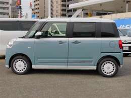 乗り降りに便利な両側電動スライドドア付き