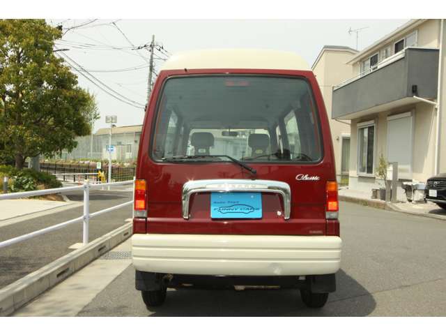 開放感のあるバック姿です。荷物の出し入れにも勝手がよいです。