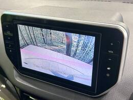 【バックカメラ】駐車時に後方がリアルタイム映像で確認できます。大型商業施設や立体駐車場での駐車時や、夜間のバック時に大活躍！運転スキルに関わらず、今や必須となった装備のひとつです！