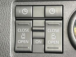 【両側スライドドア】駐車場で隣の車との間隔が狭く乗りにくい時、スライドドアなら安心！ドアオープン時も幅を取らず、開口部が広いので乗り降りがとっても簡単です。大きな荷物の出し入れも後席から可能♪