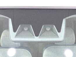 【スマートアシスト】走行中に前方の車両等を認識し、衝突しそうな時は警報とブレーキで衝突回避と被害軽減をアシスト。より安全にドライブをお楽しみいただけます。