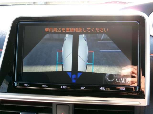 サイドモニター付きですので、横の死角も確認できますよ。（補助装置になりますので、目視でもご確認ください）