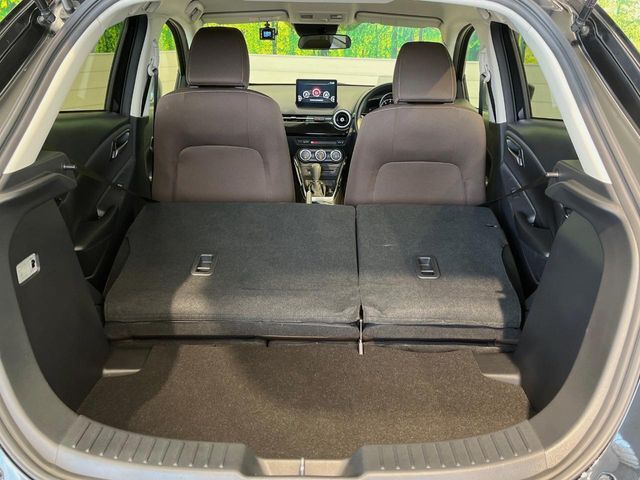 普段のお買い物や通勤、送迎等に十分な荷室スペースを確保しております。セカンドシートを倒すと、大きな荷物の積載も可能です♪