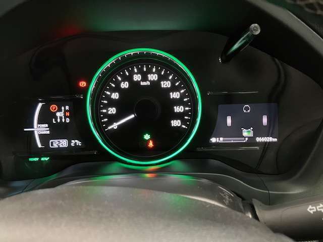 運転中に視線を動かさず確認が取れるメーター　SENSING等の取り扱い時もわかりやすくて便利