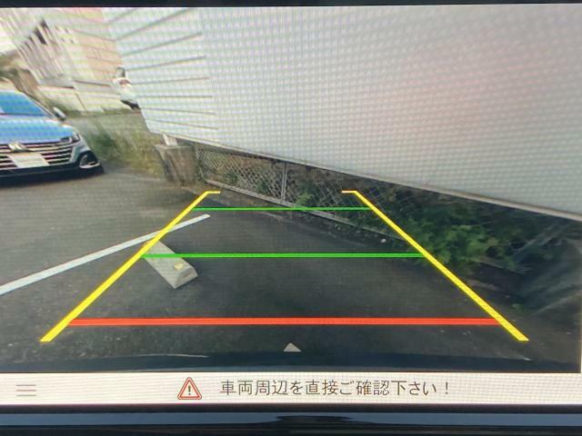 前後パーキングセンサー＆リアビューカメラで、車庫入れも安心です。パーキングセンサーは音だけでなくモニターで接近情報を確認出来てより安心です。